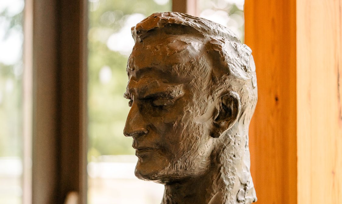 A light brown coloured statue of Yehudi Menuhins Head side on.